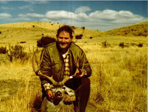 dadanddeer.jpg (39677 bytes)